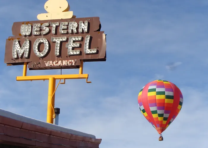 Central hotel: Western Motel